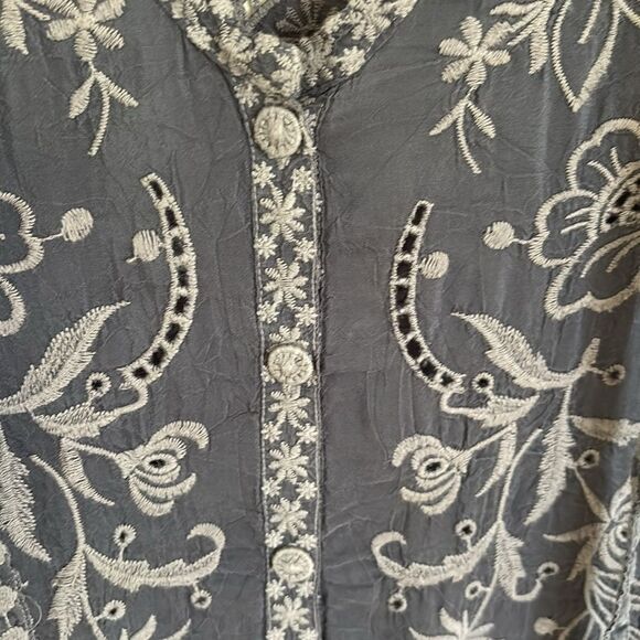 Johnny Was Monroe Blouse Graphite Embroidered Button Front Size XS - Picture 4 of 12